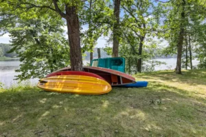 Canoe's next to a tree.